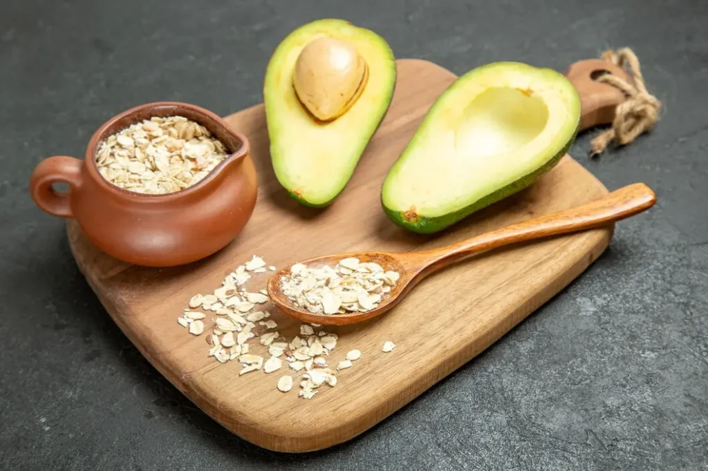 The Slow-Burn Fuel: Oats and Avocado