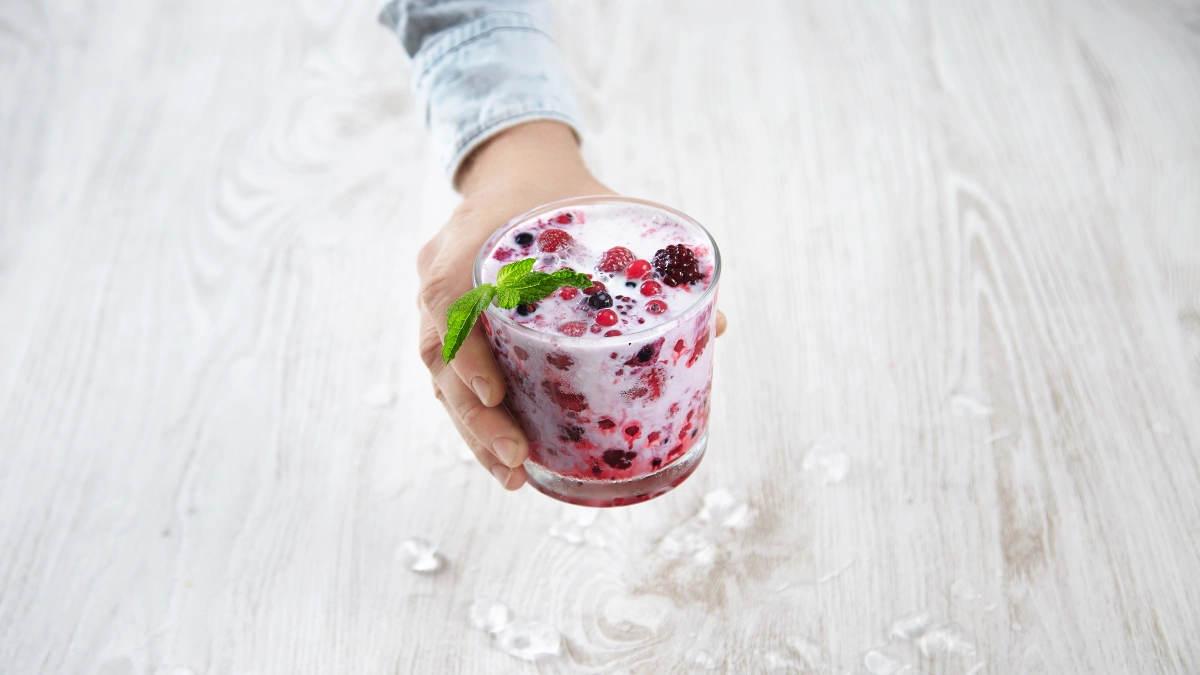 Mix Coffee and Frozen Berries for a Brain Boost