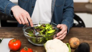 Sharp Side Pain at Night? The "Crystal Clog" Hiding in Your Healthy Salad