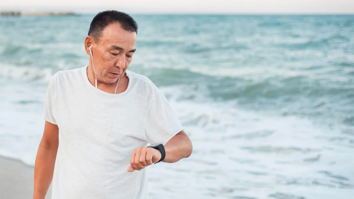 Should You Use a Smartwatch to Track Your Leg Health?