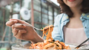 Stop reheating pasta fresh. Your gut bacteria need cold leftovers.