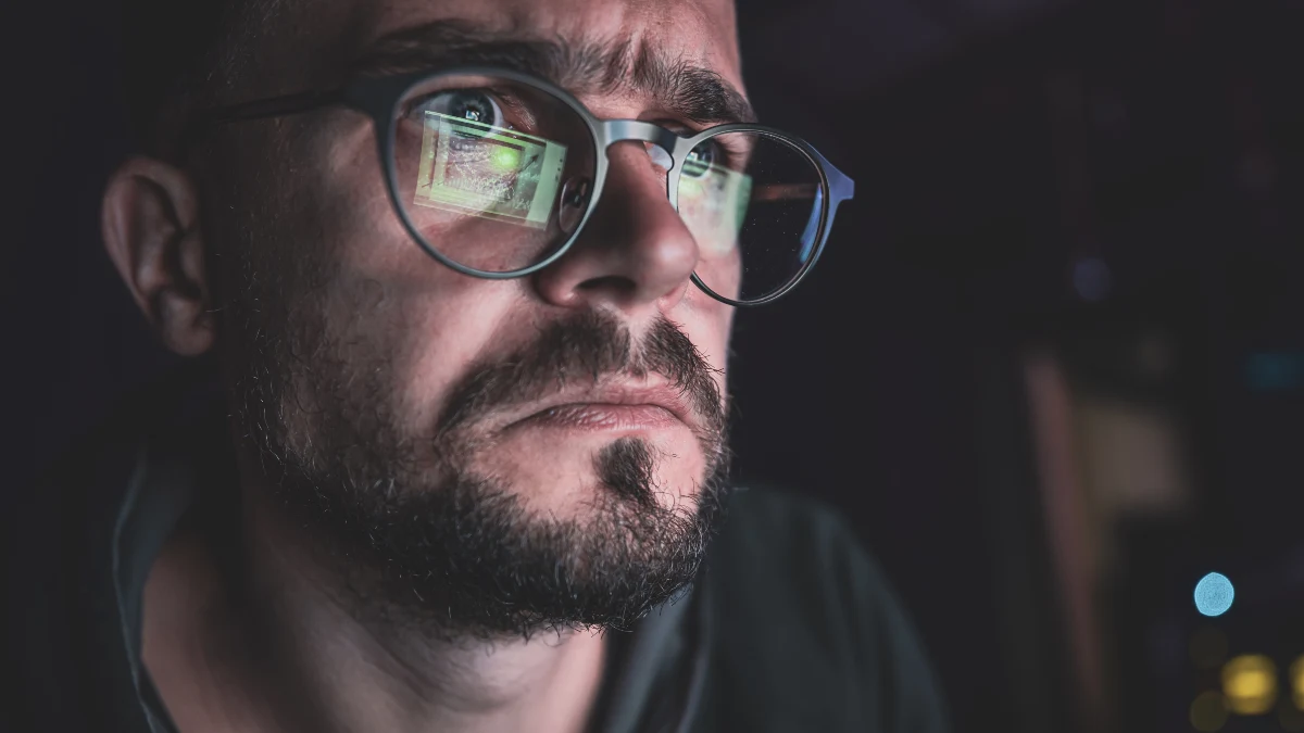 Why Dark Mode is Making Your Squint Worse?