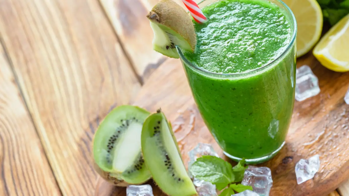  Green Smoothies and Juices