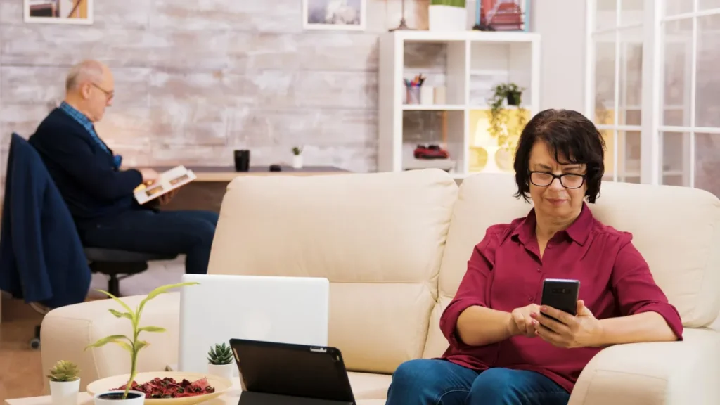 Mature woman logging her energy levels in a smartphone to track her personal two-hour blood sugar response.